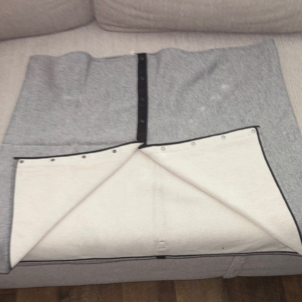 Lululemon Gray Knit scarf  Ivory Reverse